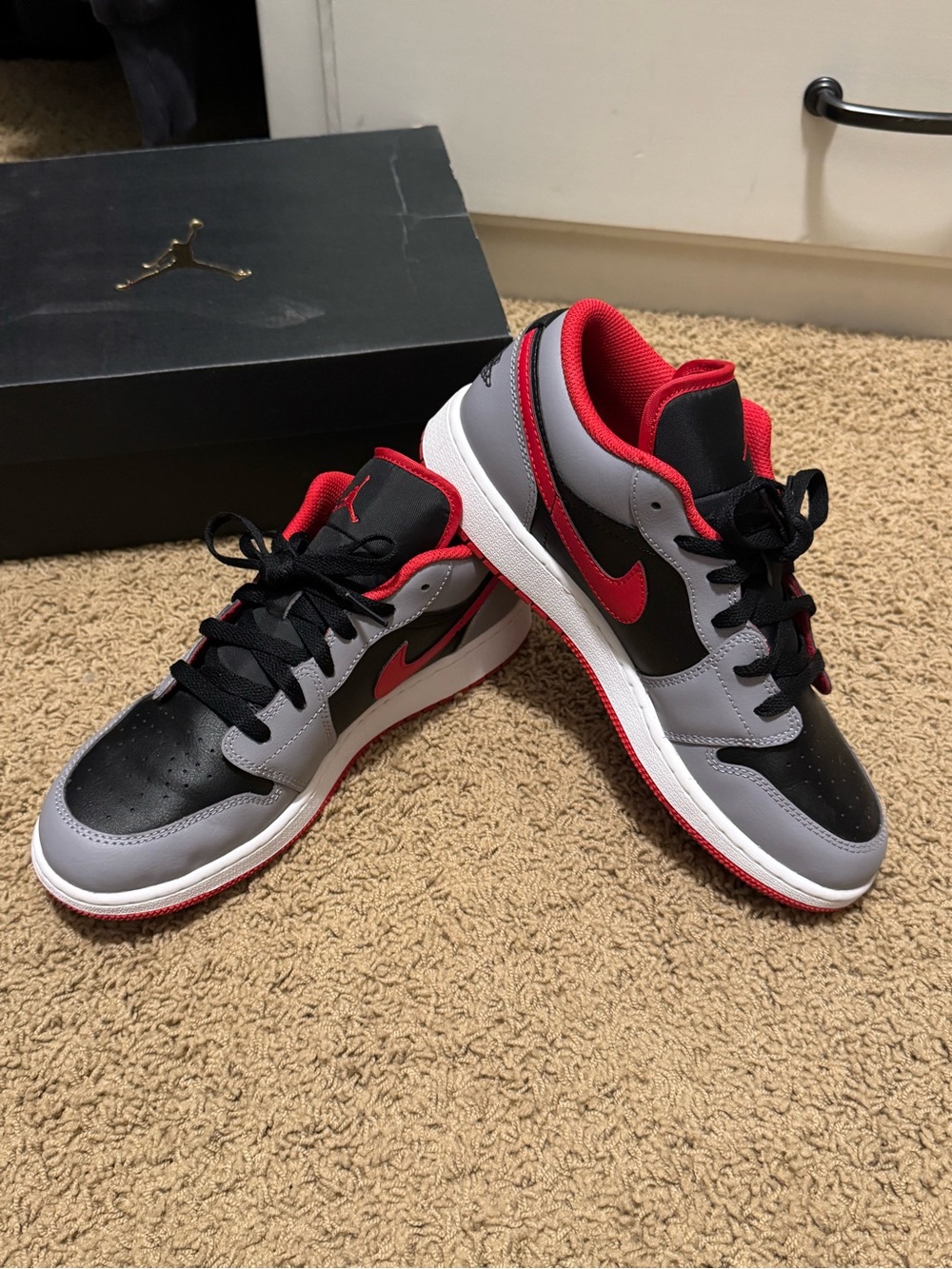 Jordan Low-Top Sneakers - Black/Gray/Red